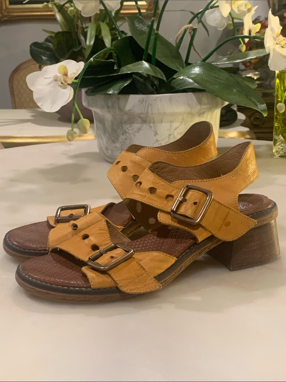 Casta brand yellow tan heeled leather sandals size 40